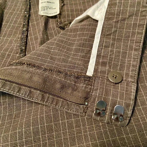 Dockers Women's Brown Checkered Shorts - Picture 5 of 6